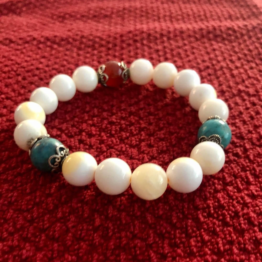 Jade and amber stretch bracelet.